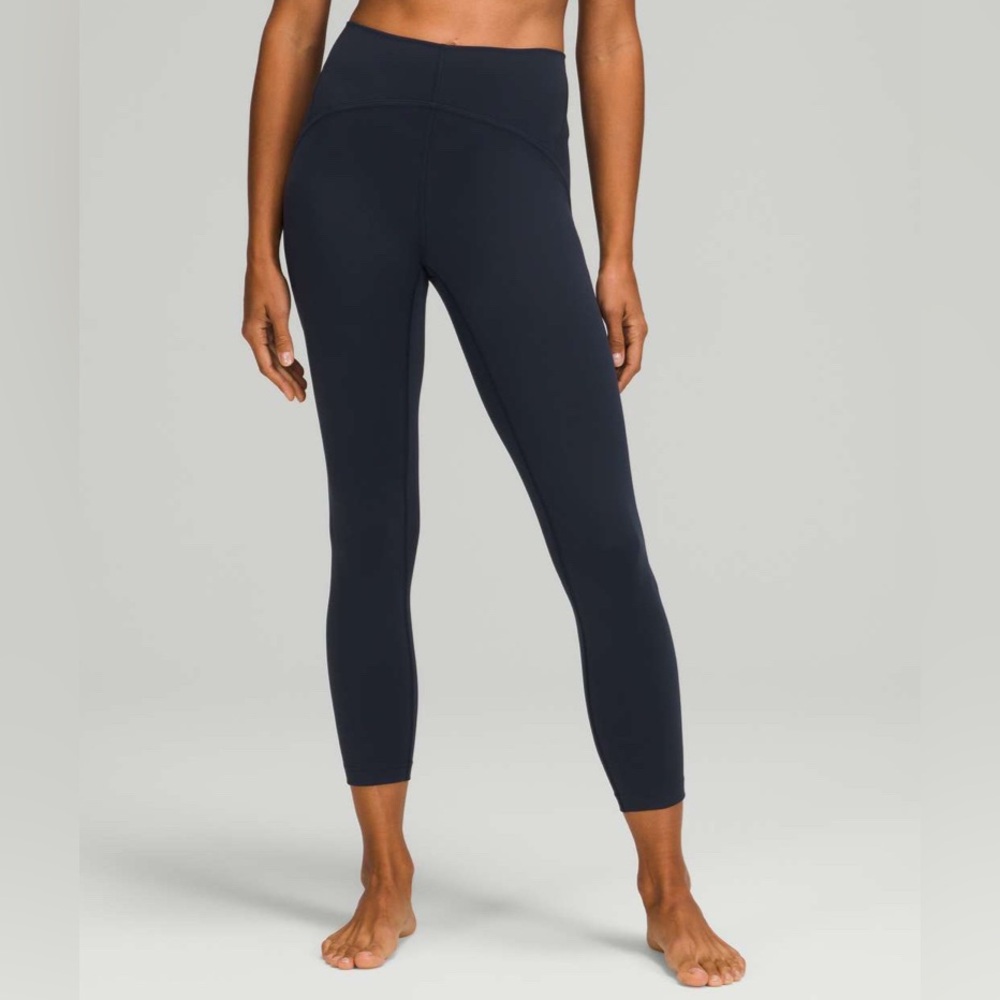 Lululemon Women's Leggings in True Navy, Size 6